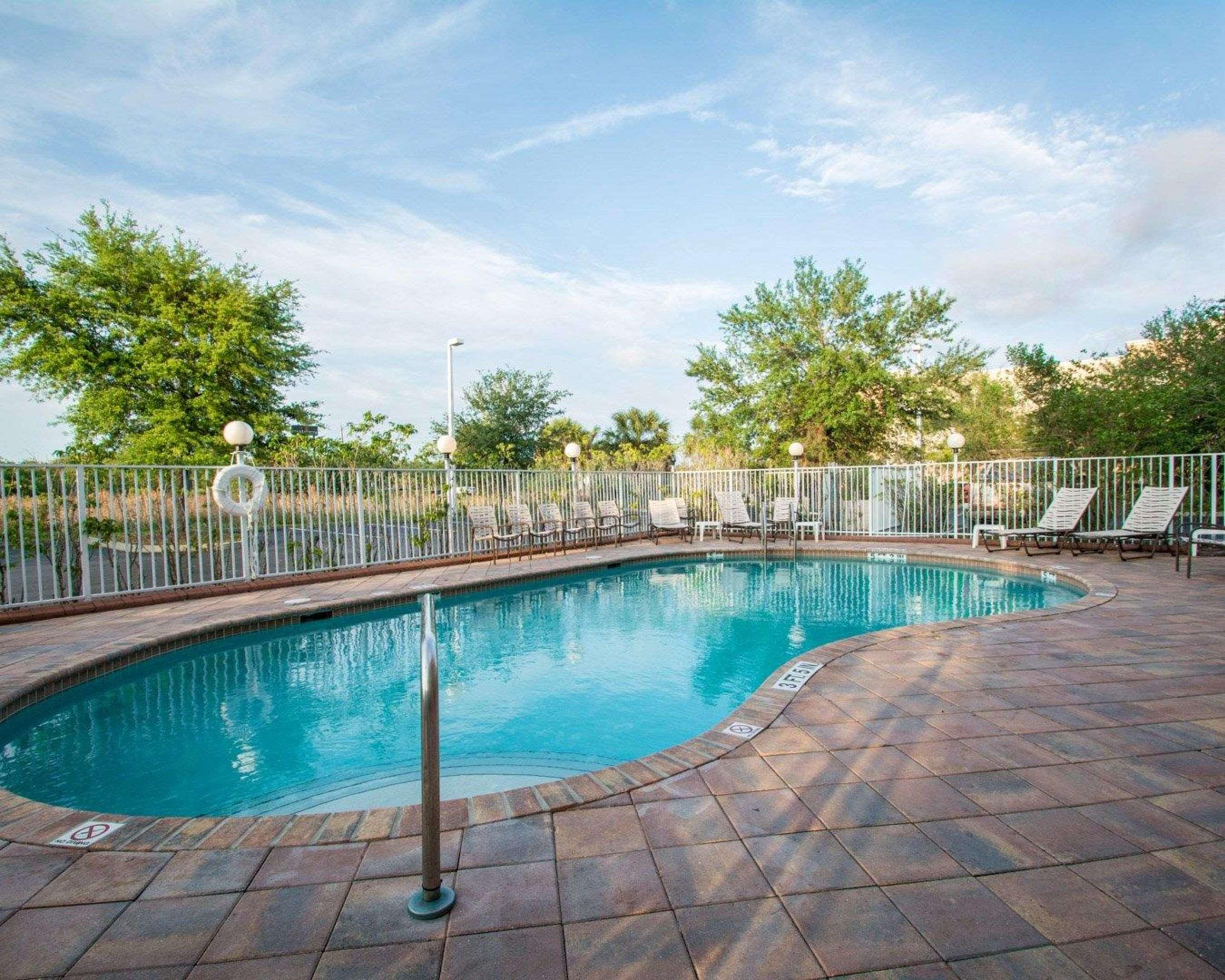 Comfort Suites Fort Pierce I-95 Екстер'єр фото