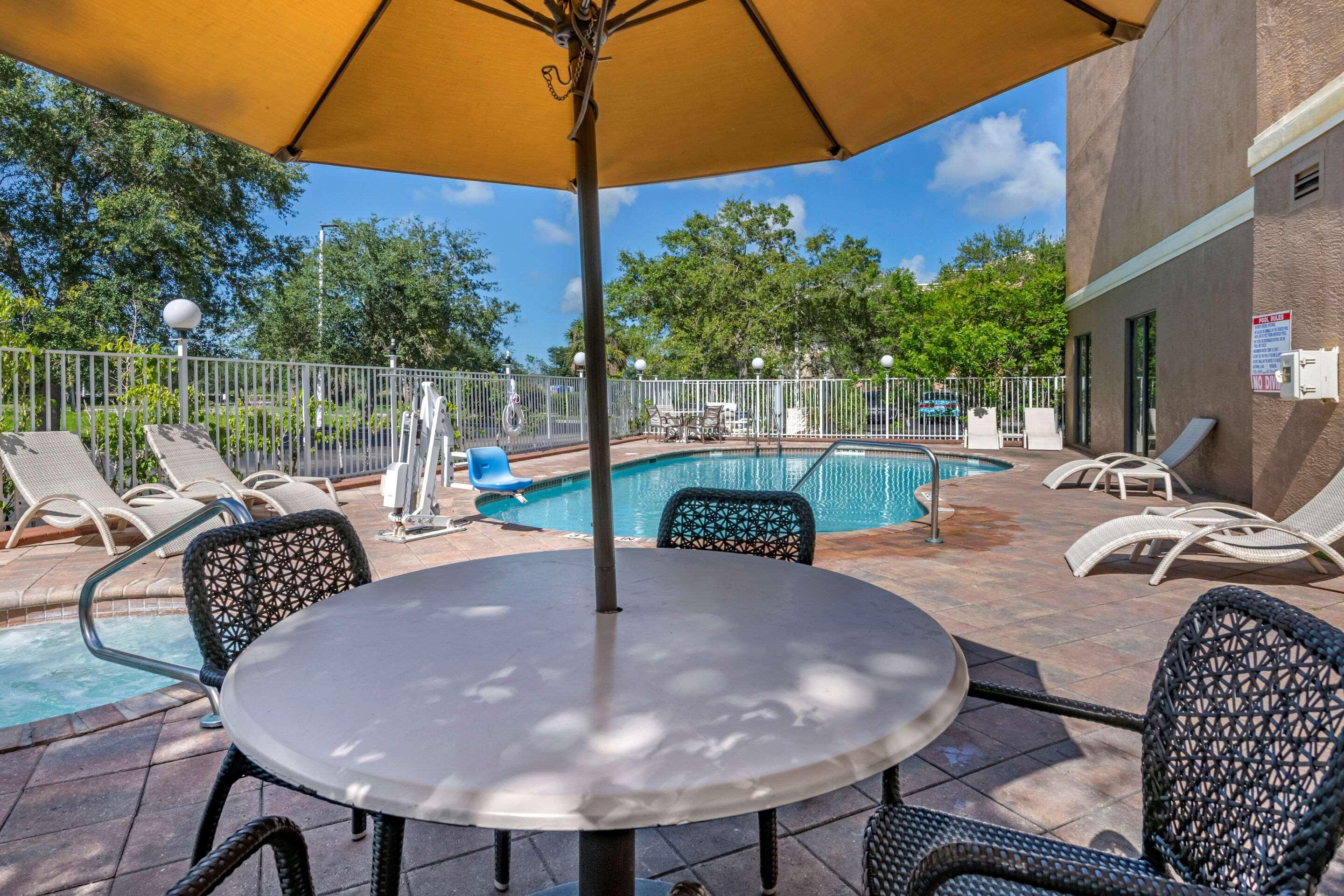 Comfort Suites Fort Pierce I-95 Екстер'єр фото